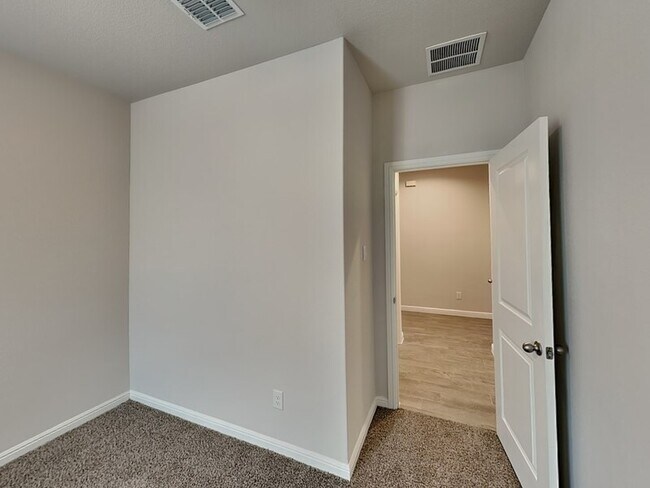 Building Photo - 116 Birch Frst Ln