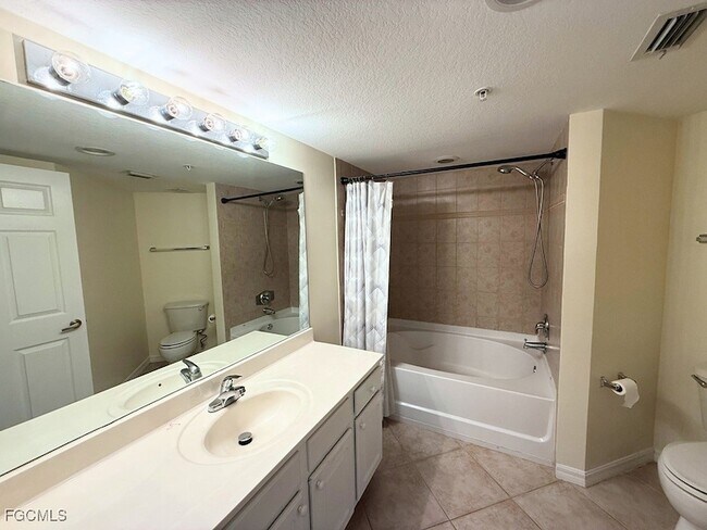 Building Photo - 4135 Residence Dr