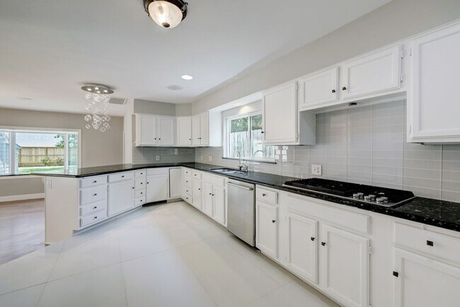 Building Photo - 3605 Plumb St