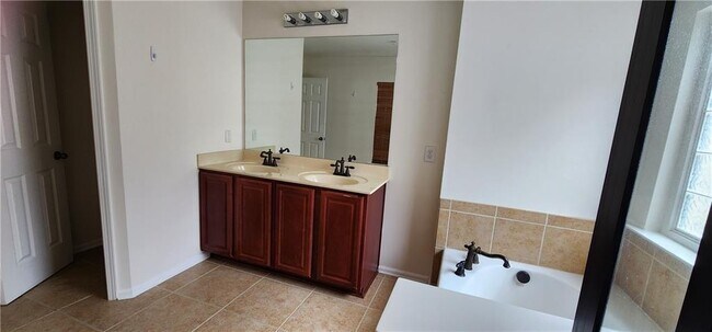 Building Photo - 479 Briarfield Xing NW