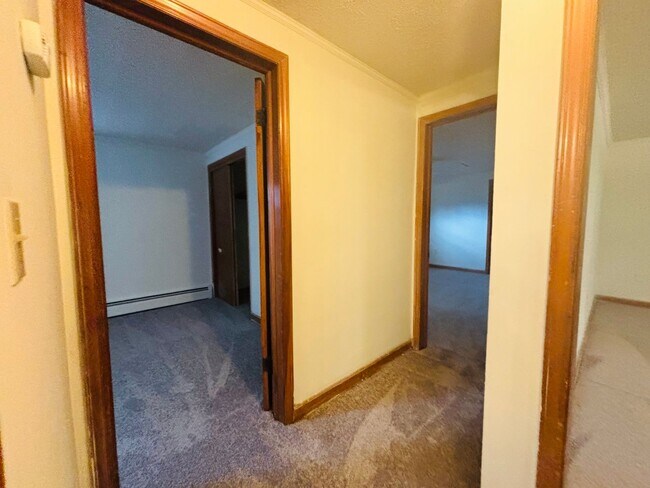 Building Photo - 208 Broce Dr