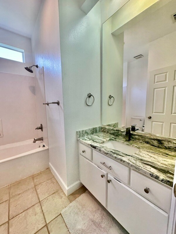 Building Photo - 126 S Shore Dr