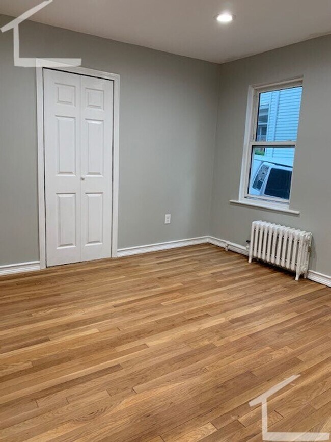 Building Photo - Renovated 3 bed in Brighton!!!