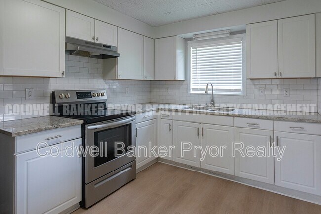 Building Photo - 136 Hickey Cir