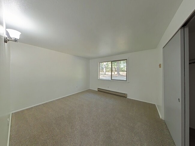 Building Photo - Peaceful and Private 3 Bedroom Home on 5 A...