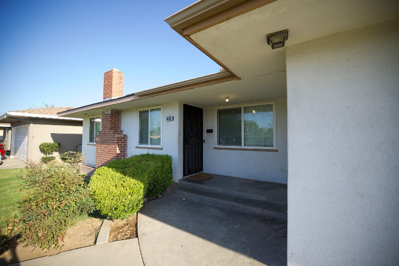 Building Photo - 4465 E Cornell Ave