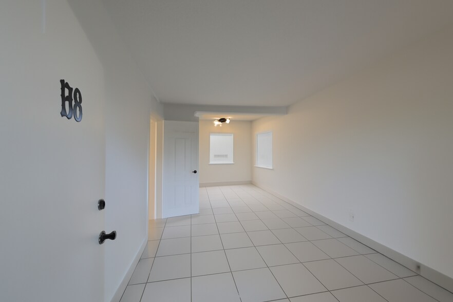 Building Photo - 1600 Center St