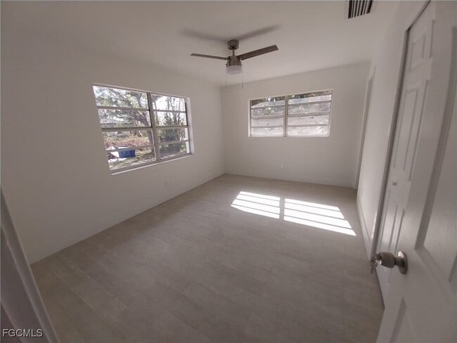 Building Photo - 317 Tarpon Dr