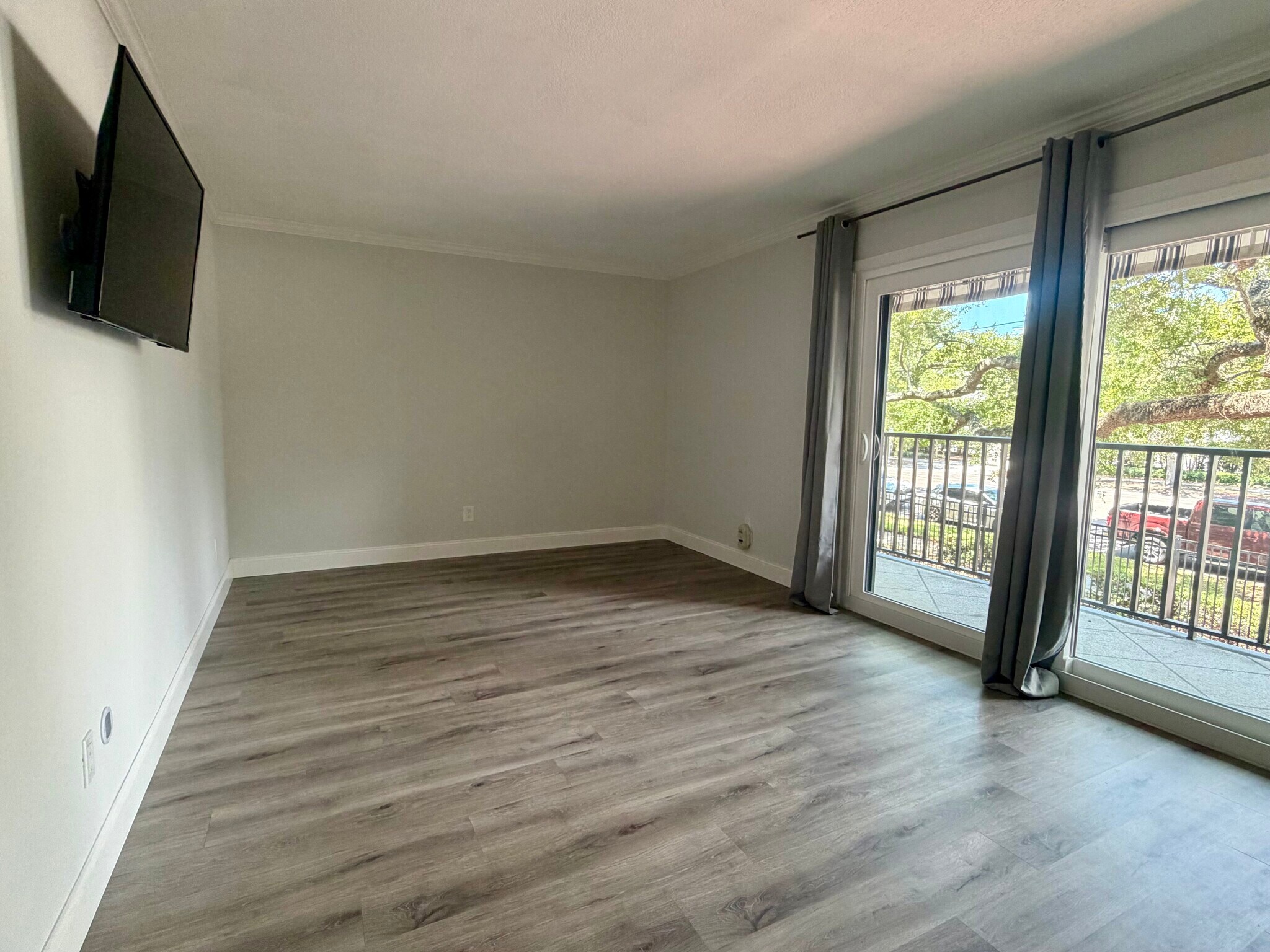Primary bedroom with balcony access - 105 4th Ave NE
