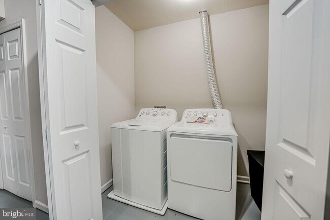 Building Photo - 3206 Shaw Park Ct