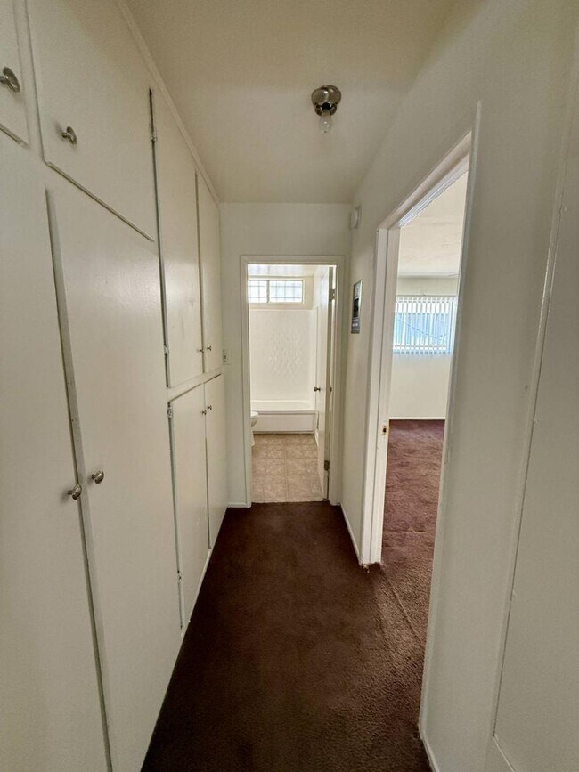 Building Photo - 1.0 bedroom in Canoga Park California 91304