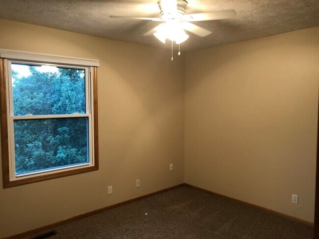 Building Photo - Bellevue Home for Rent