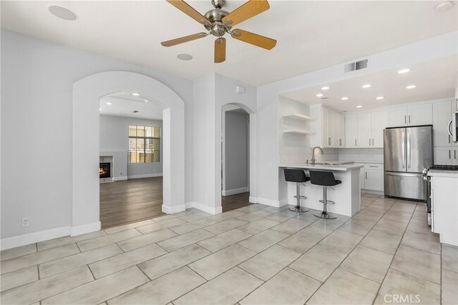 Building Photo - 10 Bravo Ln