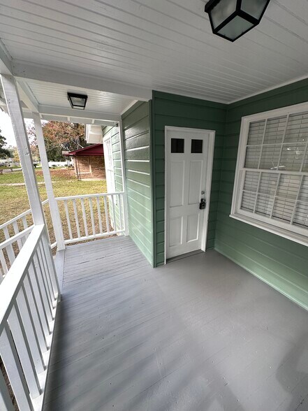 Building Photo - 1528 S Lartigue Ave