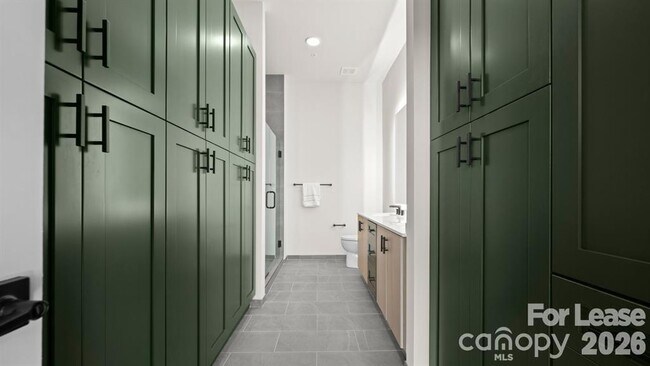 Building Photo - 124 E Kingston Ave