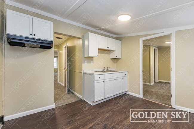 Building Photo - 615 S Mound St