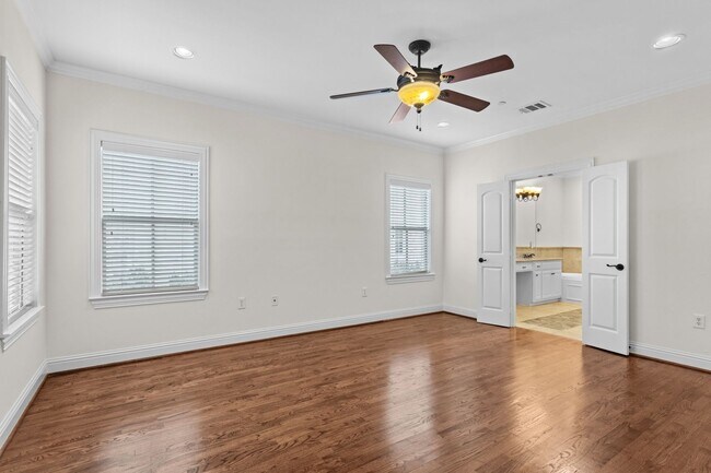 Building Photo - Luxury Highland Park Living