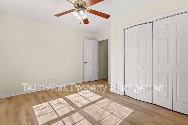 Building Photo - 131 Boone St