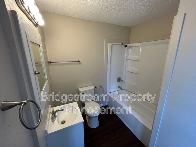 Building Photo - 2213 Ravenwood Ave