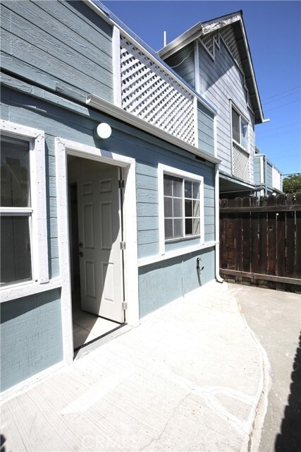 Building Photo - 1211 Huntington Dr