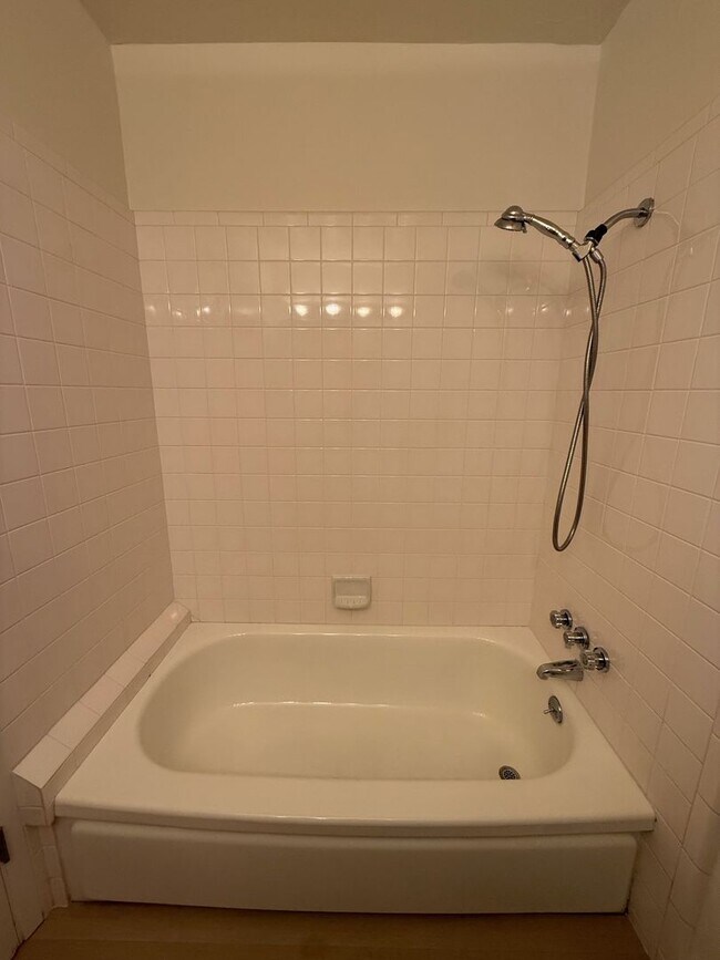 Building Photo - 55-57 Bayo Vista Way