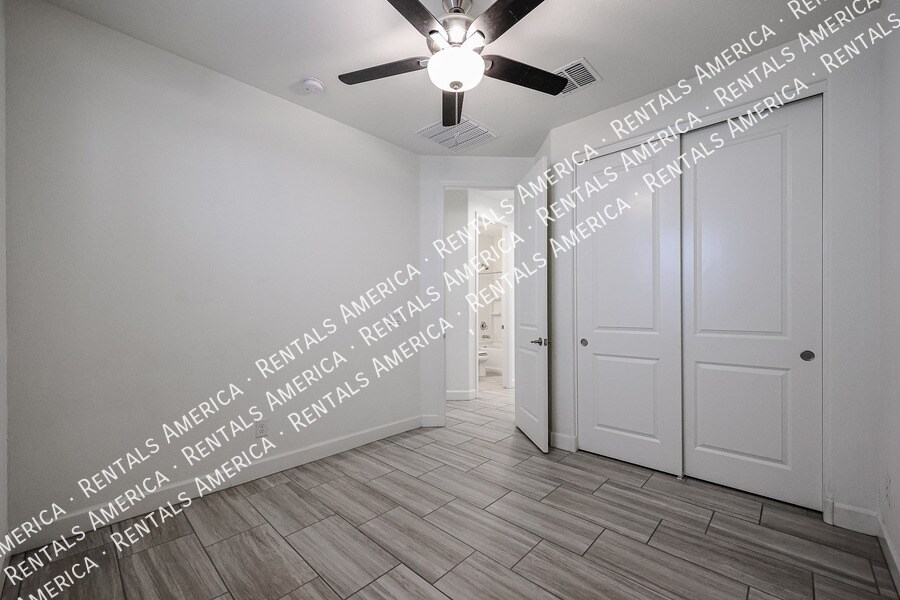 Building Photo - 2732 S Merit