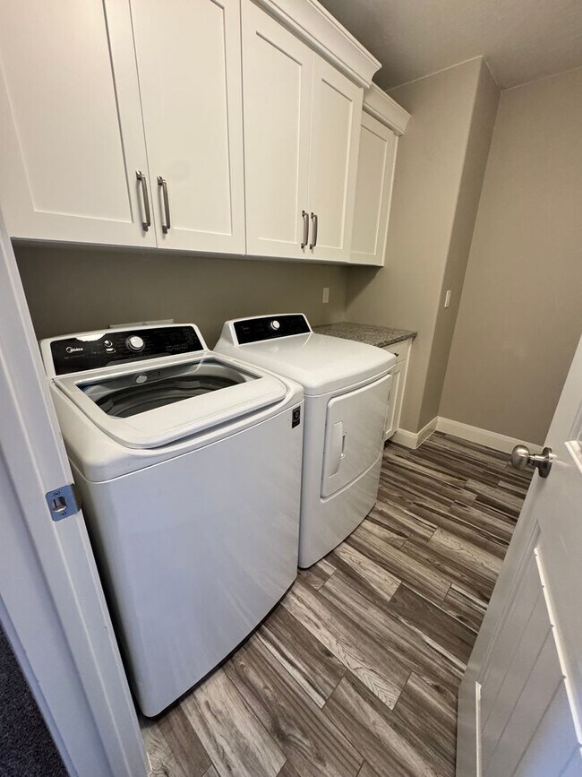 Building Photo - Blackhawk Townhome! Incredible Amenities!!
