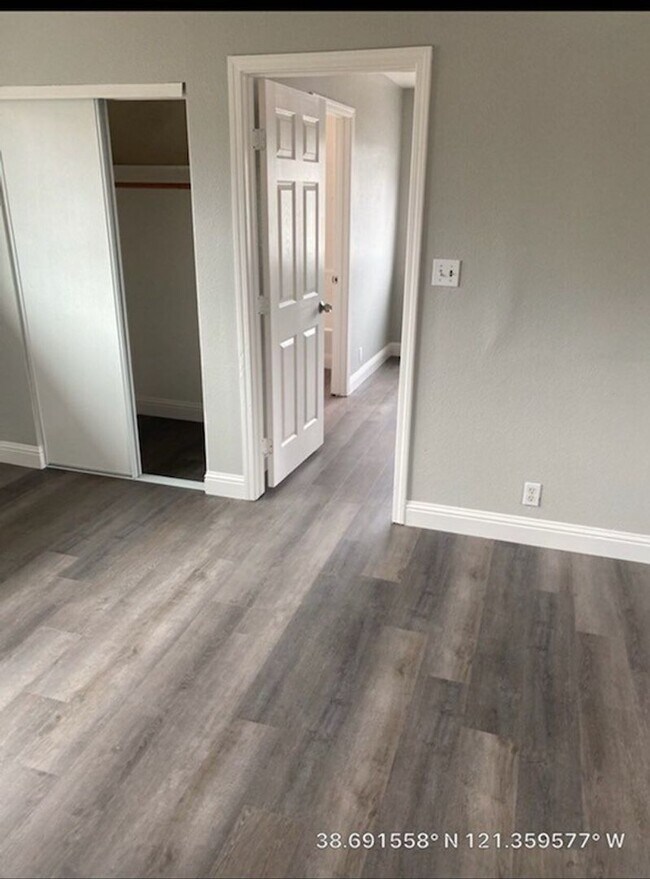 Building Photo - 4 Bed/3 Bath w/Loft.  HURRY won't Last Long!!!