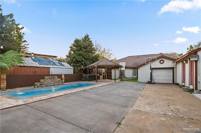 Building Photo - 21 8th