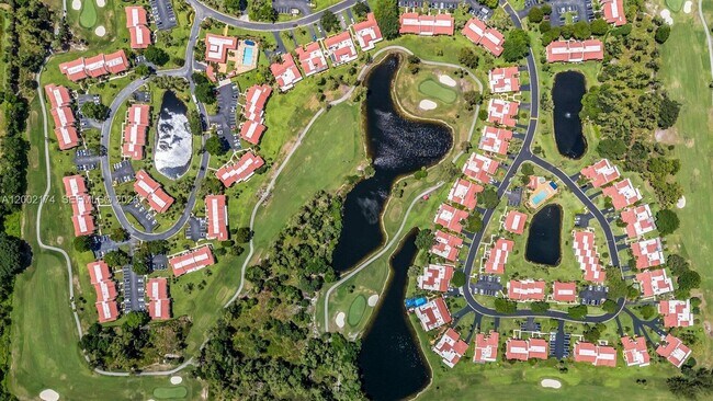 Building Photo - 8535 Casa Del Lago