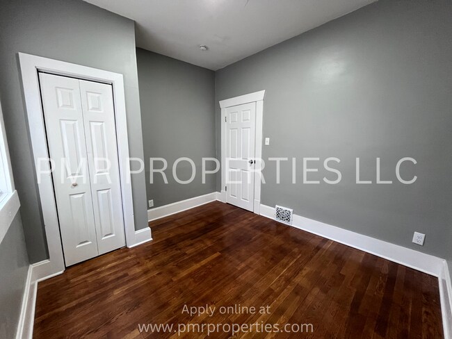 Building Photo - 2 Bedrooms / 1 Bathroom House