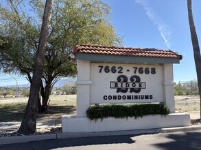 Building Photo - East side condo with community pool/spa/assigned covered parking place