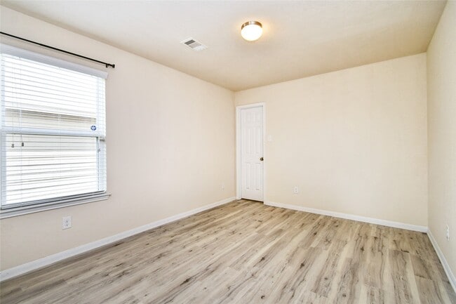 Building Photo - 3227 Thicket Path Way