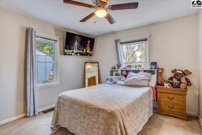 Building Photo - Beautiful 4-Bedroom, 1.5 Bathroom Home