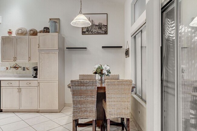 Building Photo - Henderson Single-Story Gem with Gas Firepl...