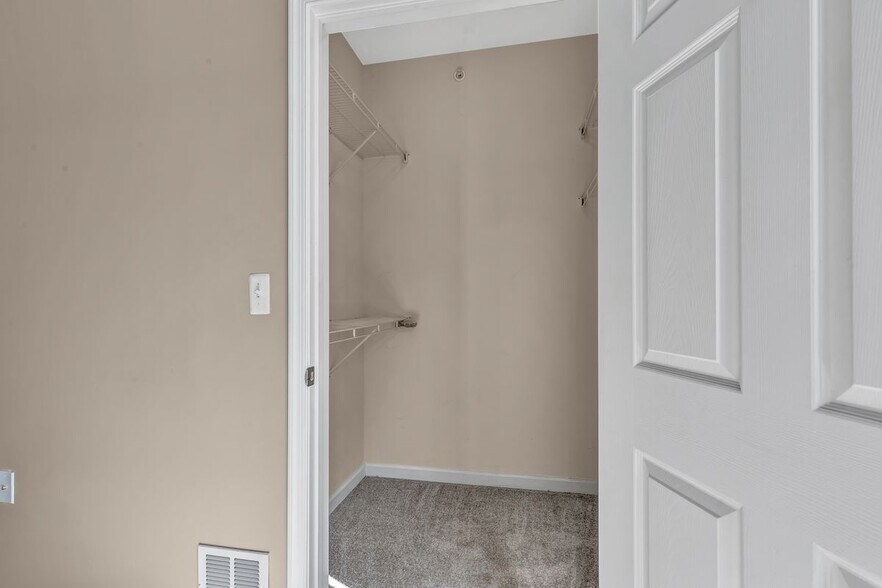 Building Photo - 632 Sophee Ln