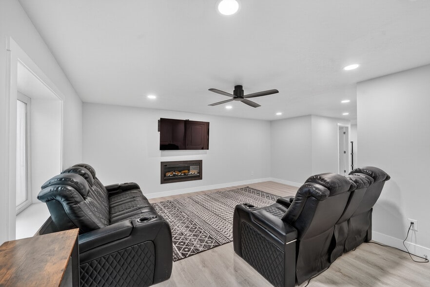 Building Photo - 3364 E Bluewater