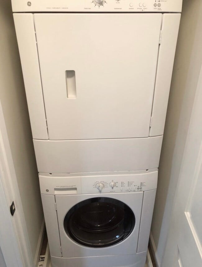 Building Photo - 812 Walnut St