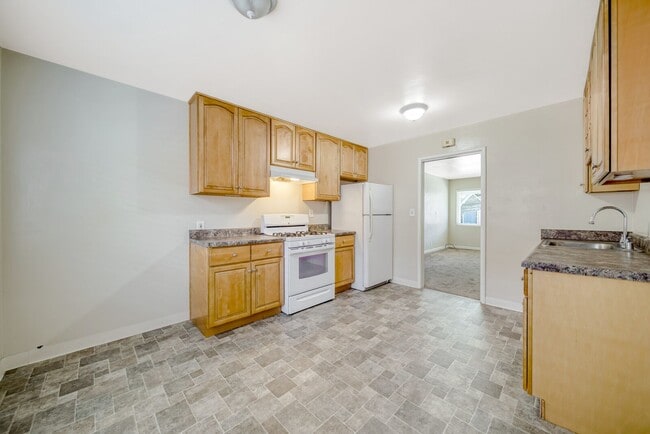 Building Photo - East Palo Alto Duplex for Rent - $3,000/mo