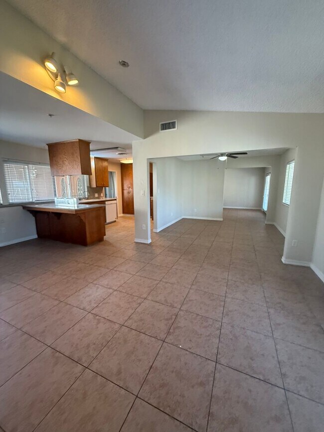 Building Photo - Spacious 4-Bedroom + 2 Bonus Rooms | Near ...