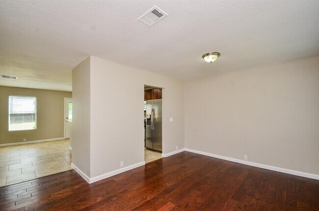 Building Photo - 718 Pine Lodge Dr