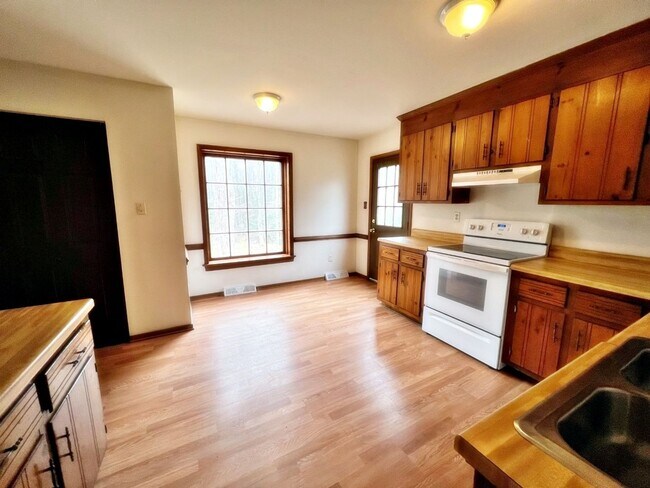 Building Photo - Colonial on Large Wooded Lot