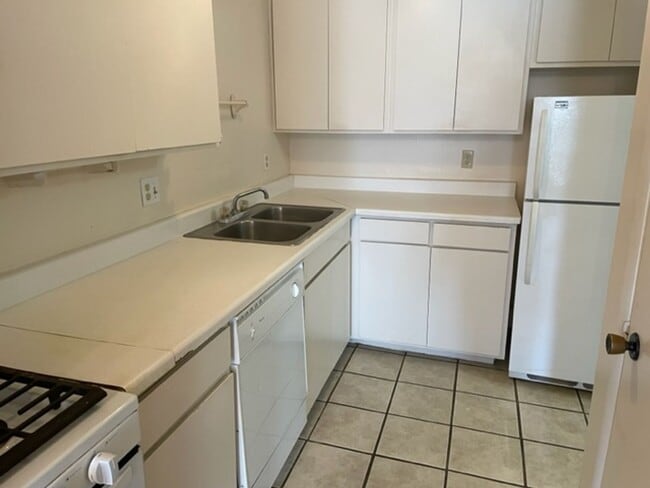 Building Photo - Great South Ogden Condo