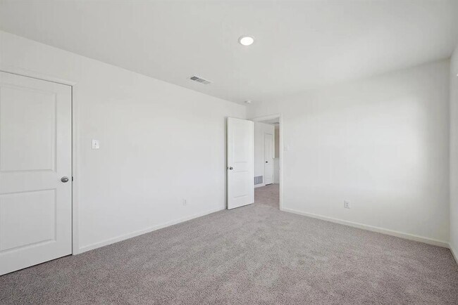 Building Photo - 1109 Delta Crst