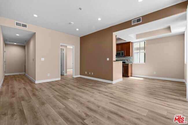Building Photo - 10275 Missouri Ave
