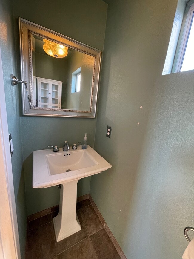 Half Bath - 1346 Dorcas St