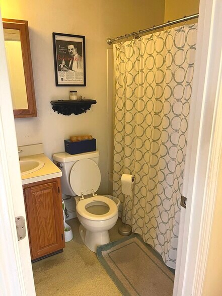 Building Photo - 122 Berkshire St