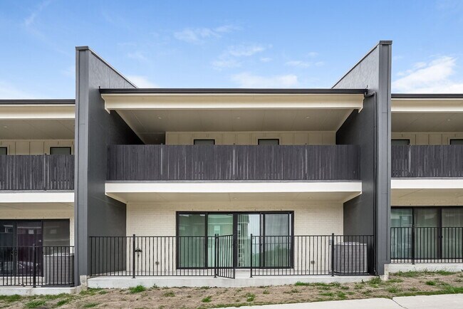 Building Photo - 8585 Mulligan Pass