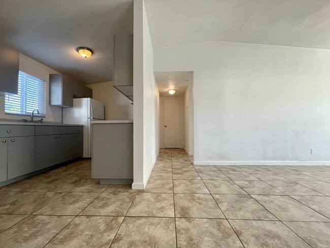 Building Photo - COMING SOON! 1 BEDROOM/1 BATHROOM Condo in Cathedral City!