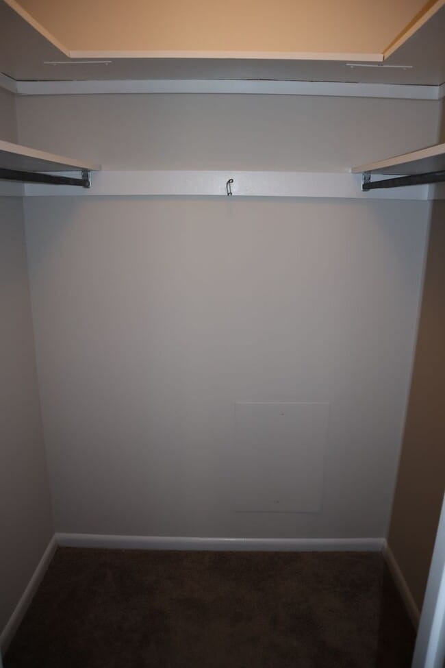 Building Photo - Spacious Ground Floor Condo in Silver Spring